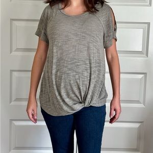 EUC Women's Maternity Short Sleeve Top Front Tie & Shoulder Slits Light Green